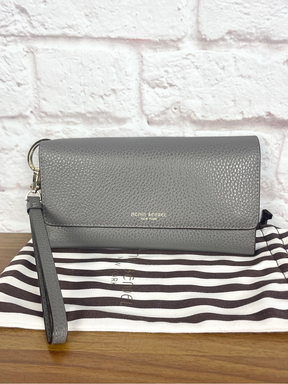 Henri Bendel Uptown Organizer Gray Leather Wristlet Wallet Clutch